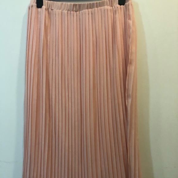 Piperlime Dresses & Skirts - Piperlime Pink Pleated Midi Skirt